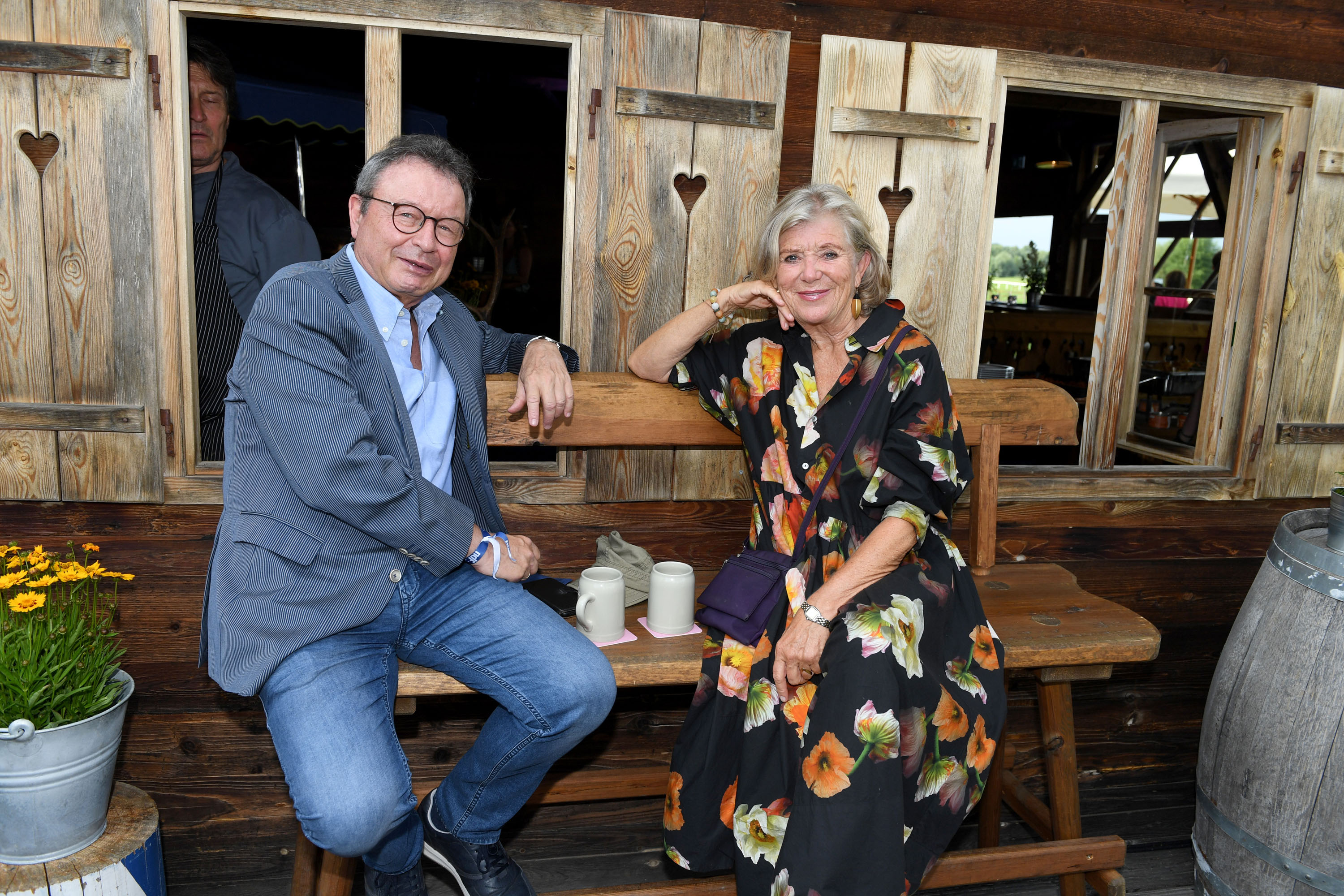 Klaus Schaefer / Jutta Speidel / Jubiläum, Feier „75 Jahre ndf - neue deutsche Filmgesellschaft“ / Almhütte / Galopprennbahn / München / 29. Juni 2022 / Filmfest München / Bitte Fotovermerk: Agentur Schneider-Press /W.Breiteneicher